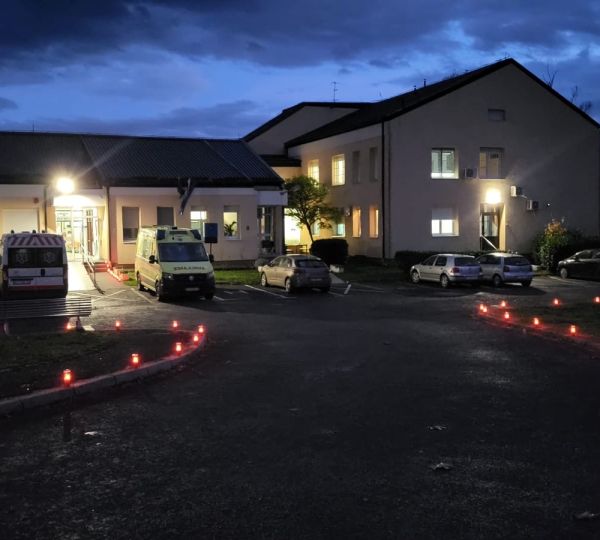 Zapaljene svijeće u znak sjećanja na Vukovar i Škabrnju